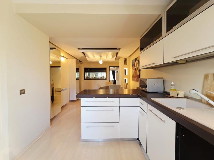 Apartament cu 4 camere decomandat în Mazepa 1