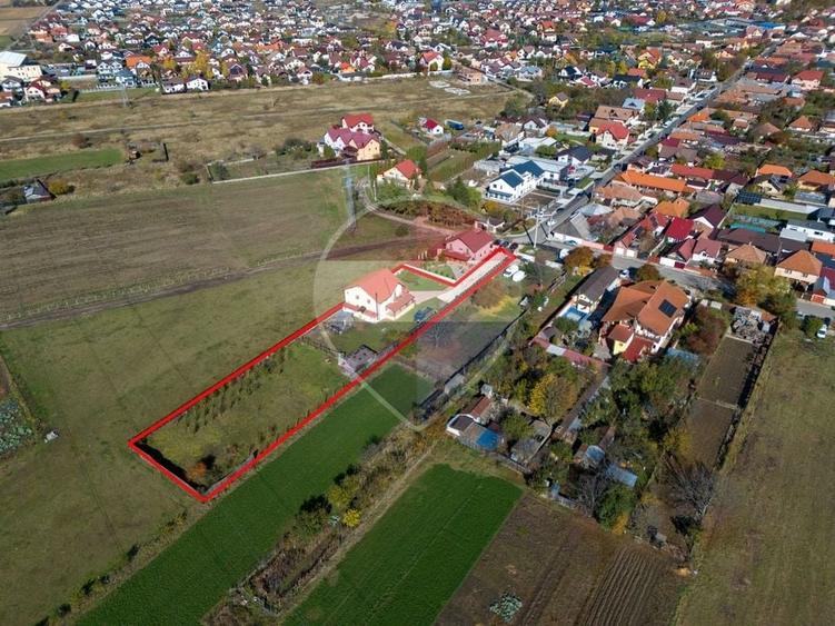 Casă individuală cu 4 camere cu Teren 2389 Mp în Sânpetru