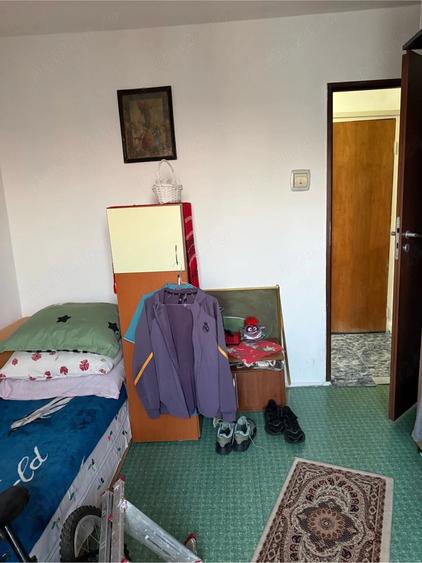 Apartament cu 3 camere decomandat în Berceni