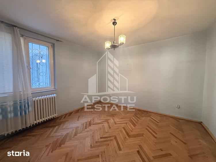 Apartament cu 4 camere semidecomandat în Take Ionescu