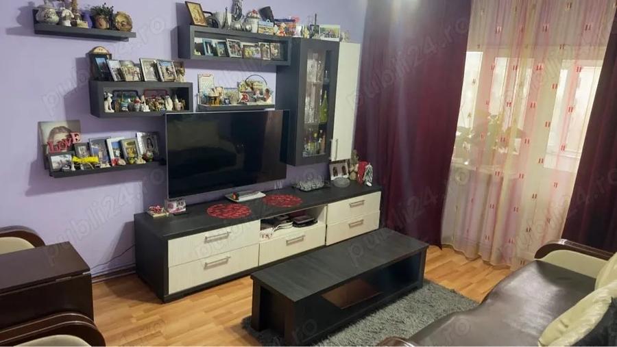 Apartament cu 4 camere decomandat în Galata