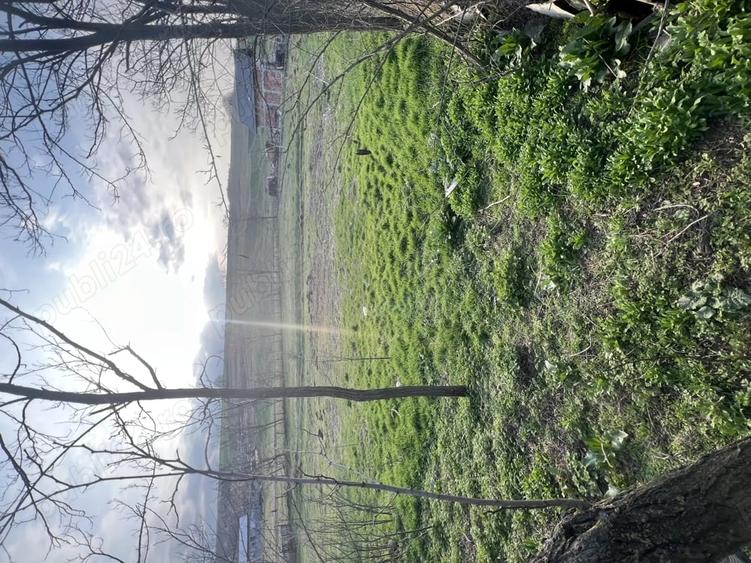 Teren de 1800 mp, în Vânători