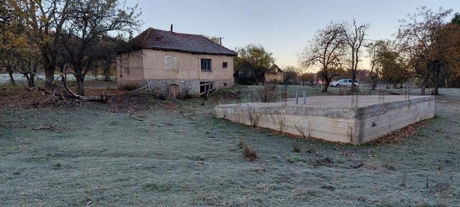 Teren de 2435 mp, în Bratca