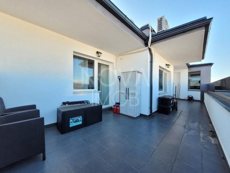 Apartament cu 4 camere semidecomandat, mobilat în Piața Cluj