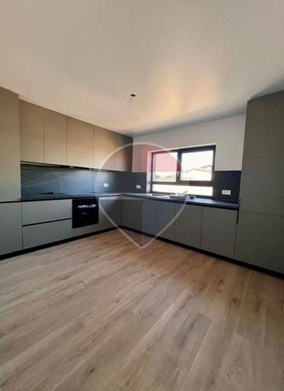 Duplex cu 4 camere cu Teren 350 Mp în Tărlungeni