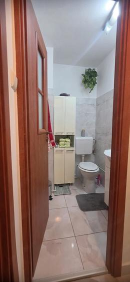 Apartament cu 3 camere semidecomandat în Florilor