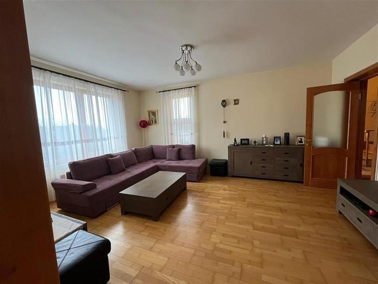 Apartament cu 5 camere decomandat în Platou