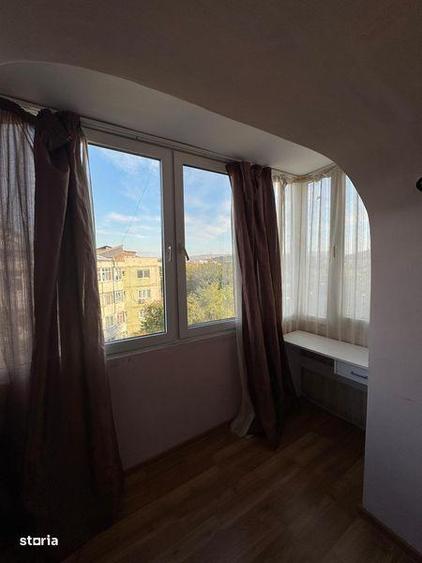 Apartament cu 3 camere decomandat, mobilat în Nicolina