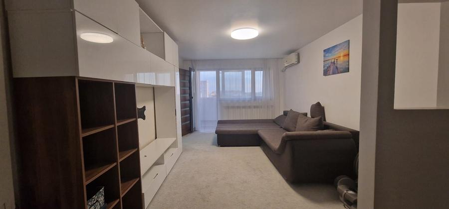 Apartament cu 3 camere semidecomandat în Giurgiului