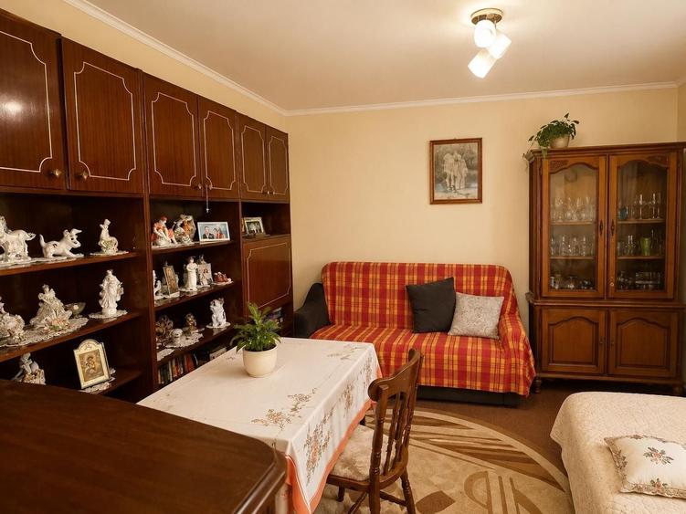 Apartament cu 3 camere decomandat în Soarelui