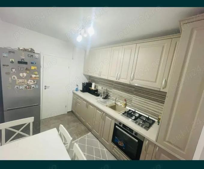 Apartament cu 3 camere decomandat în Dobroești
