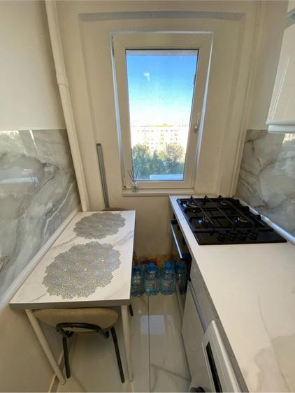 Apartament cu 2 camere decomandat în Titan