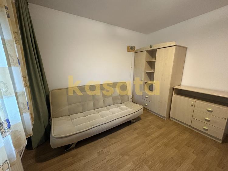 Apartament cu 3 camere decomandat, mobilat în Uverturii