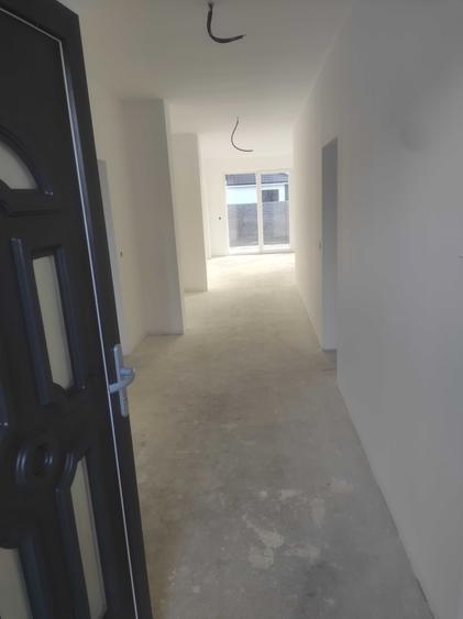 Casă cu 4 camere în Păulești