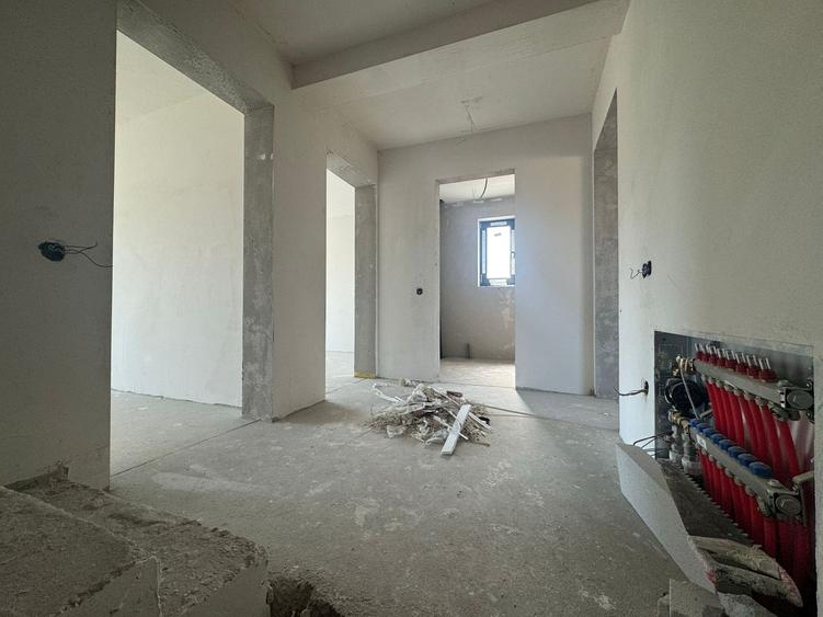 Duplex cu 6 camere cu Canalizare în Florești