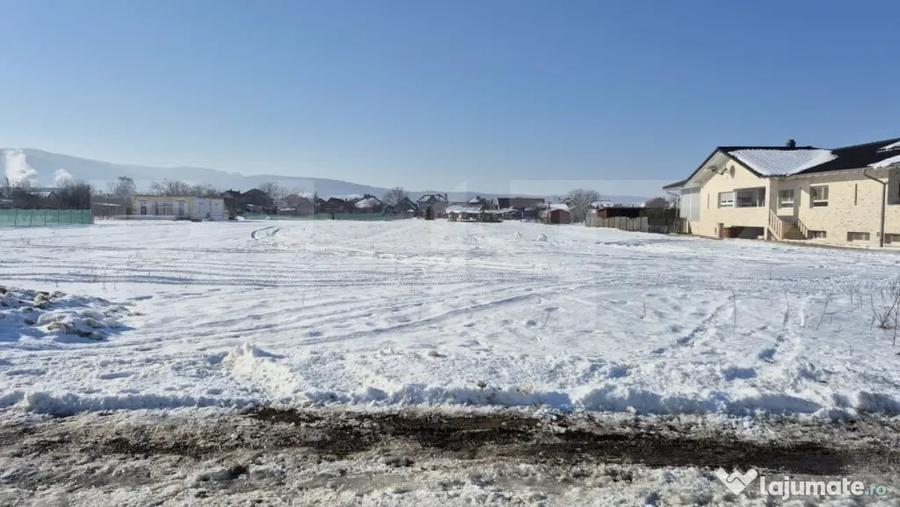 Teren de 1470 mp, în Petrești