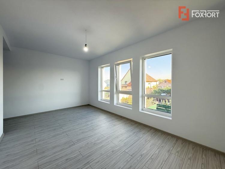Duplex cu 4 camere cu Canalizare în Săcălaz