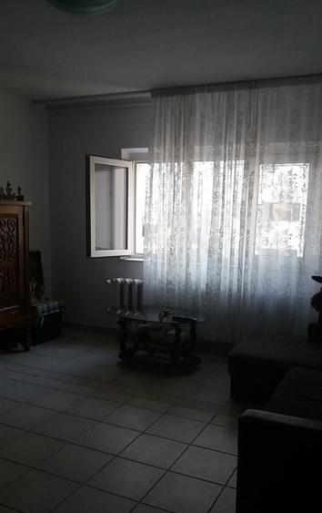 Apartament cu 3 camere decomandat în Vitan
