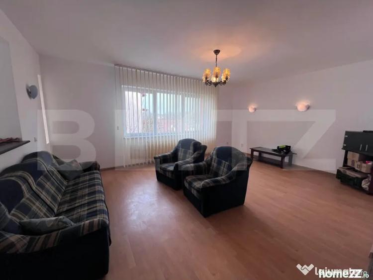 Casă cu 7 camere cu Teren 430 Mp în Gruia
