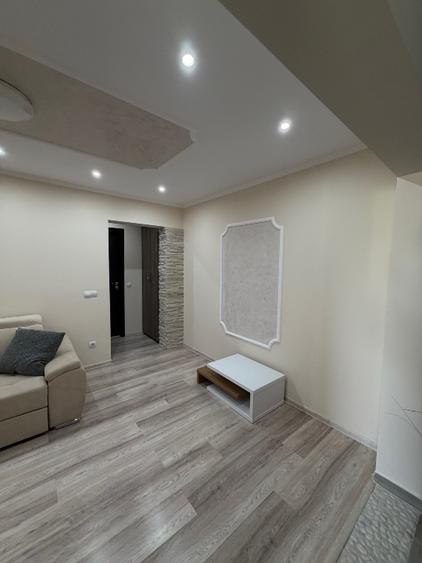 Apartament cu 3 camere decomandat, mobilat în Central