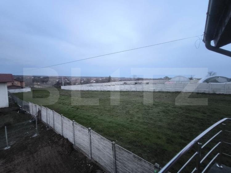 Casă individuală cu 4 camere cu Canalizare în Exterior Est