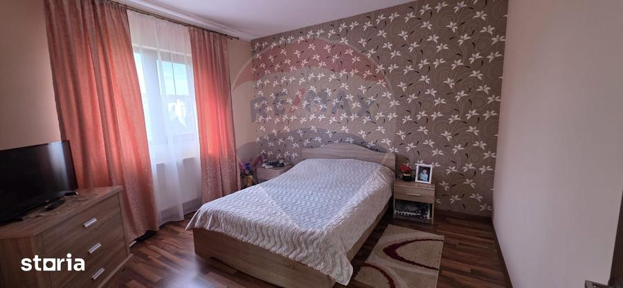Casă cu 6 camere cu Teren 721 Mp în Crevedia