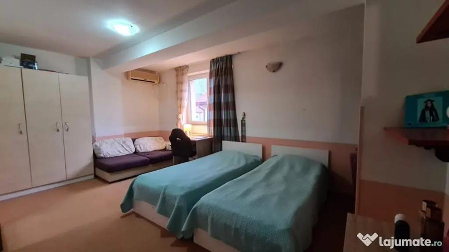 Casă cu 7 camere cu Teren 300 Mp în Mihai Bravu