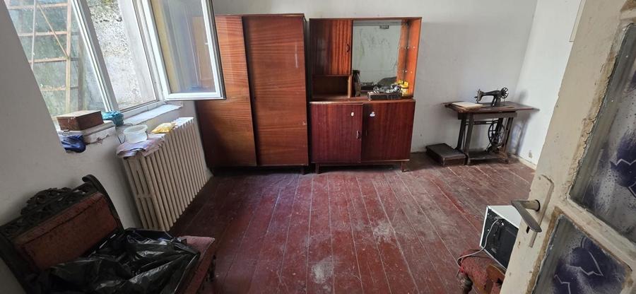 Casă cu 7 camere cu Canalizare în Central