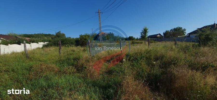 Teren 8 227 mp + Casa demolabila de vanzare in Filiasi - Fratostita