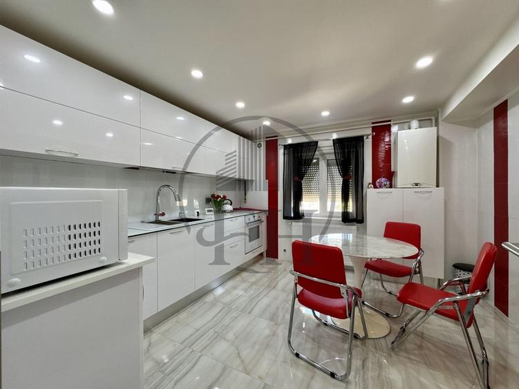 Apartament cu 4 camere decomandat, mobilat în Agigea