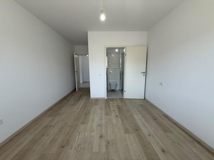 Apartament cu 3 camere decomandat în Tractorul