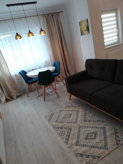 Apartament cu 2 camere semidecomandat, mobilat în Florești