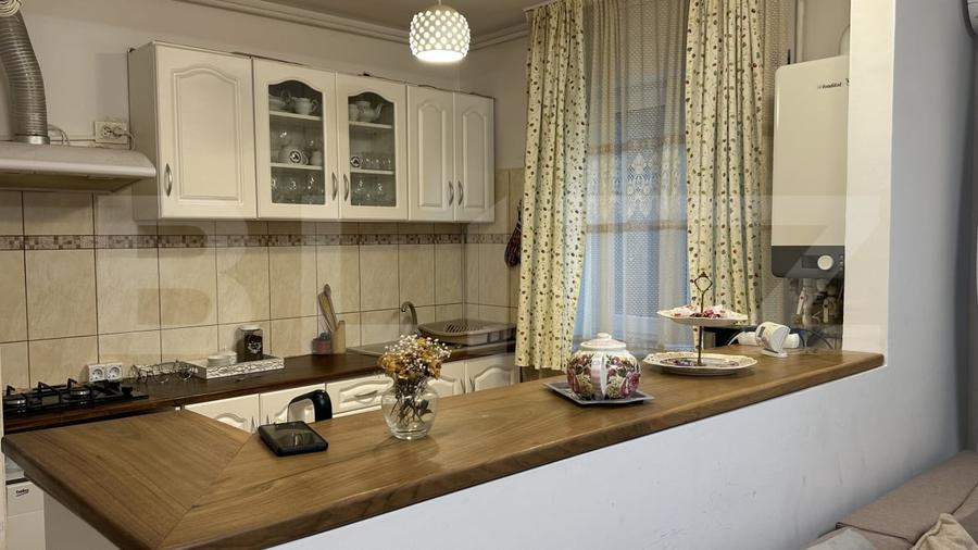 Apartament cu 2 camere semidecomandat, mobilat în Piața Centrală