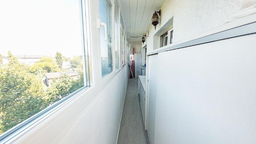 Apartament cu 3 camere semidecomandat, mobilat în Titan