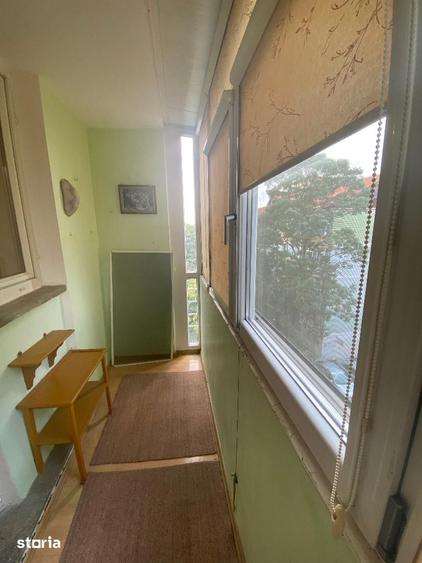 Apartament cu 3 camere semidecomandat în Calea București