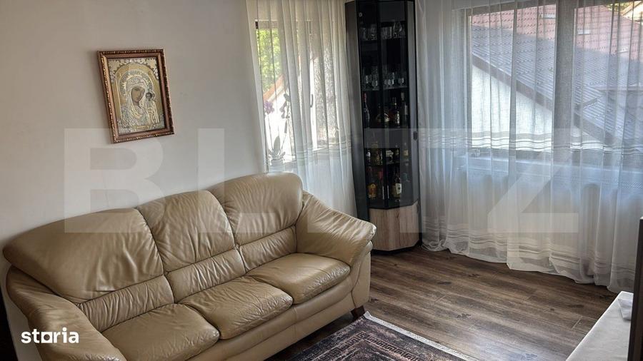 Casă cu 4 camere în Roșu