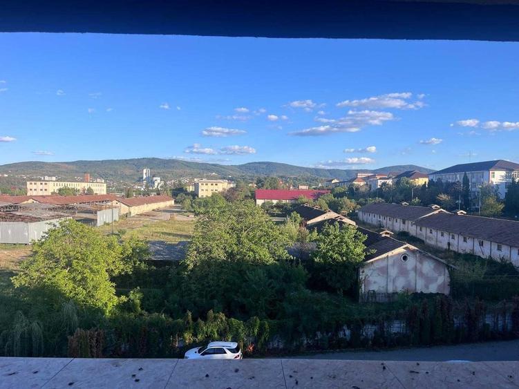 Apartament cu 3 camere decomandat în Nord