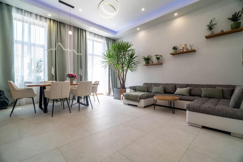 Apartament cu 3 camere decomandat în P-ța Maria