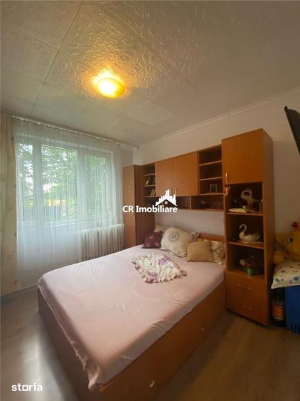 Apartament cu 3 camere semidecomandat în Giurgiului