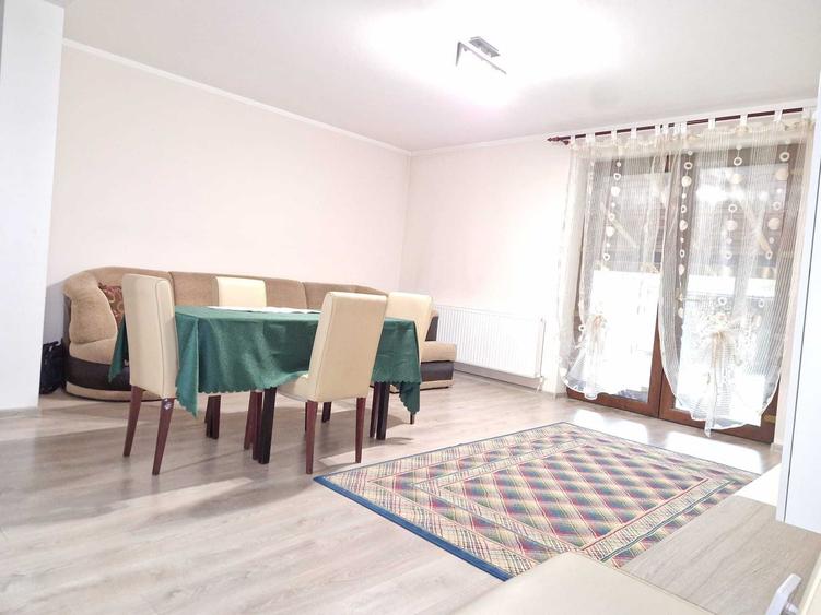Casă cu 4 camere în Olteni
