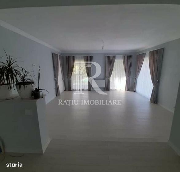 Casă cu 4 camere în Sântandrei