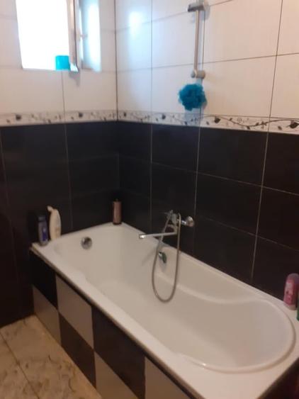 Casă individuală cu 5 camere cu Canalizare în Zăbrani