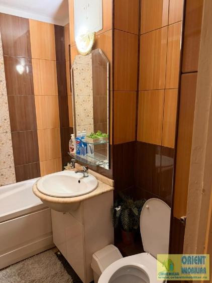 Apartament cu 3 camere decomandat în Km 4-5