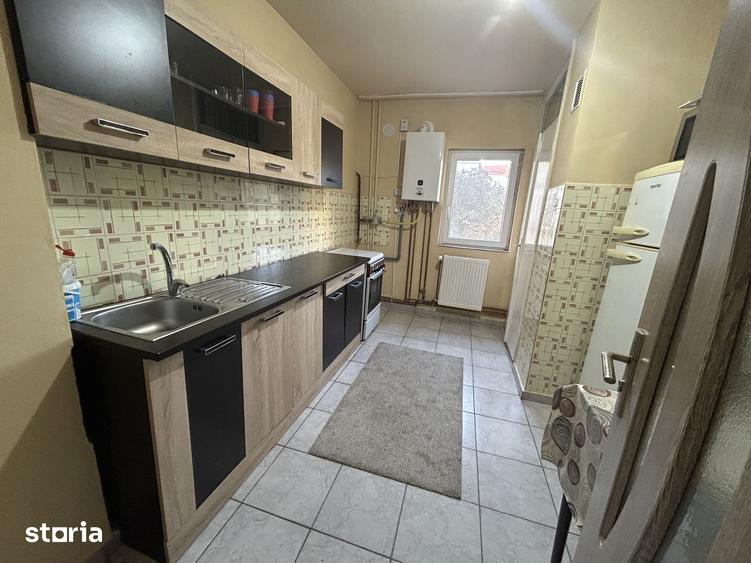 Apartament cu 4 camere decomandat în Bucovina
