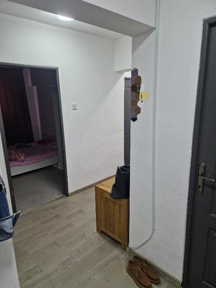 Apartament cu 3 camere decomandat în Tei