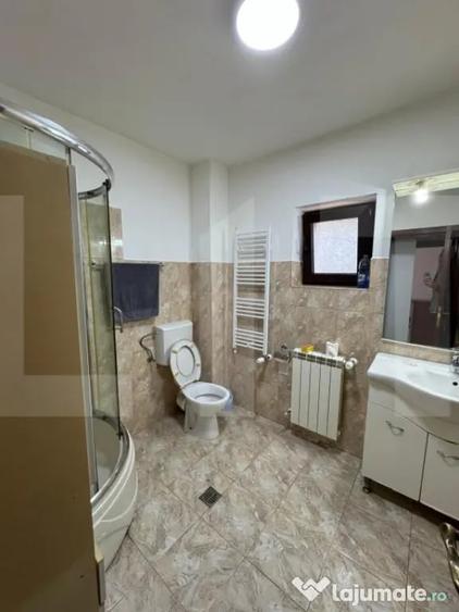 Casă cu 7 camere cu Teren 2990 Mp în Hudum