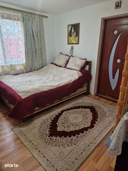 Casă cu 4 camere cu Teren 1000 Mp în Mihai Eminescu