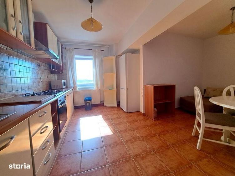Apartament cu 4 camere decomandat în Central