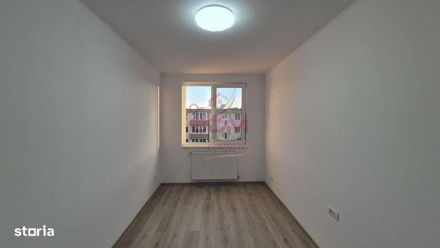 Apartament cu 3 camere semidecomandat în Micro 1