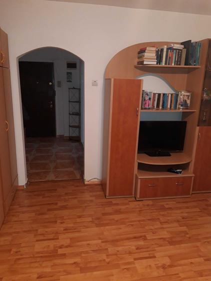 Apartament cu 3 camere decomandat, mobilat în Brâncoveanu